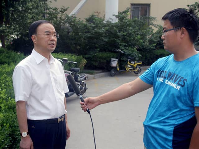 山東天意機(jī)械董事長(zhǎng)劉洪彬作為基層共產(chǎn)黨員，今天接受了當(dāng)?shù)赜浾叩牟稍L