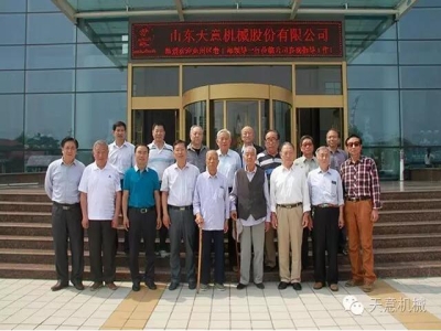 兗州區(qū)委常委、組織部長徐繼瑞一行領(lǐng)導(dǎo)蒞臨天意參觀指導(dǎo)工作