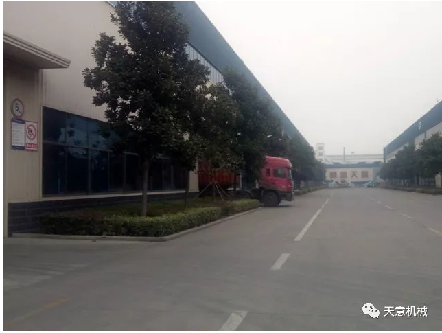 天意機械為柬埔寨客戶加工生產(chǎn)年產(chǎn)80萬平方輕質(zhì)墻板生產(chǎn)線成功裝車啟運！